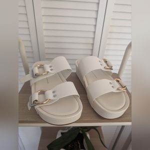 Dolce Vita Platform Sandals 🤍